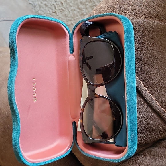 Gucci Accessories - Gucci sunglasses